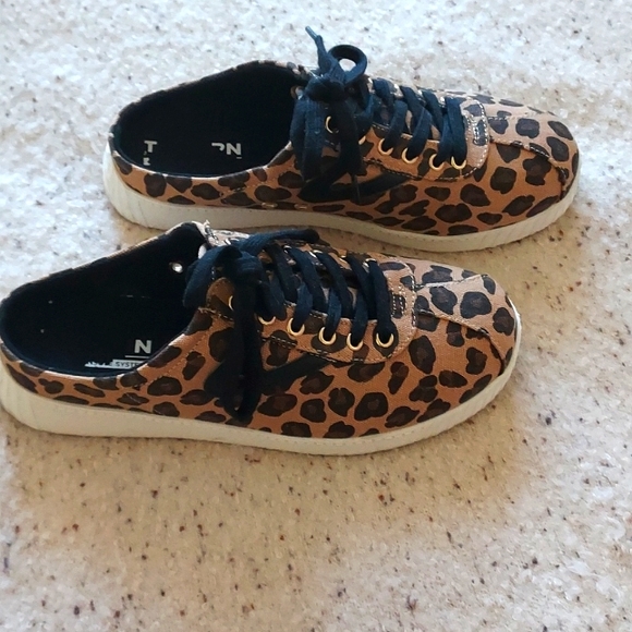 Leopard print sneakers Size 8 - Picture 1 of 5